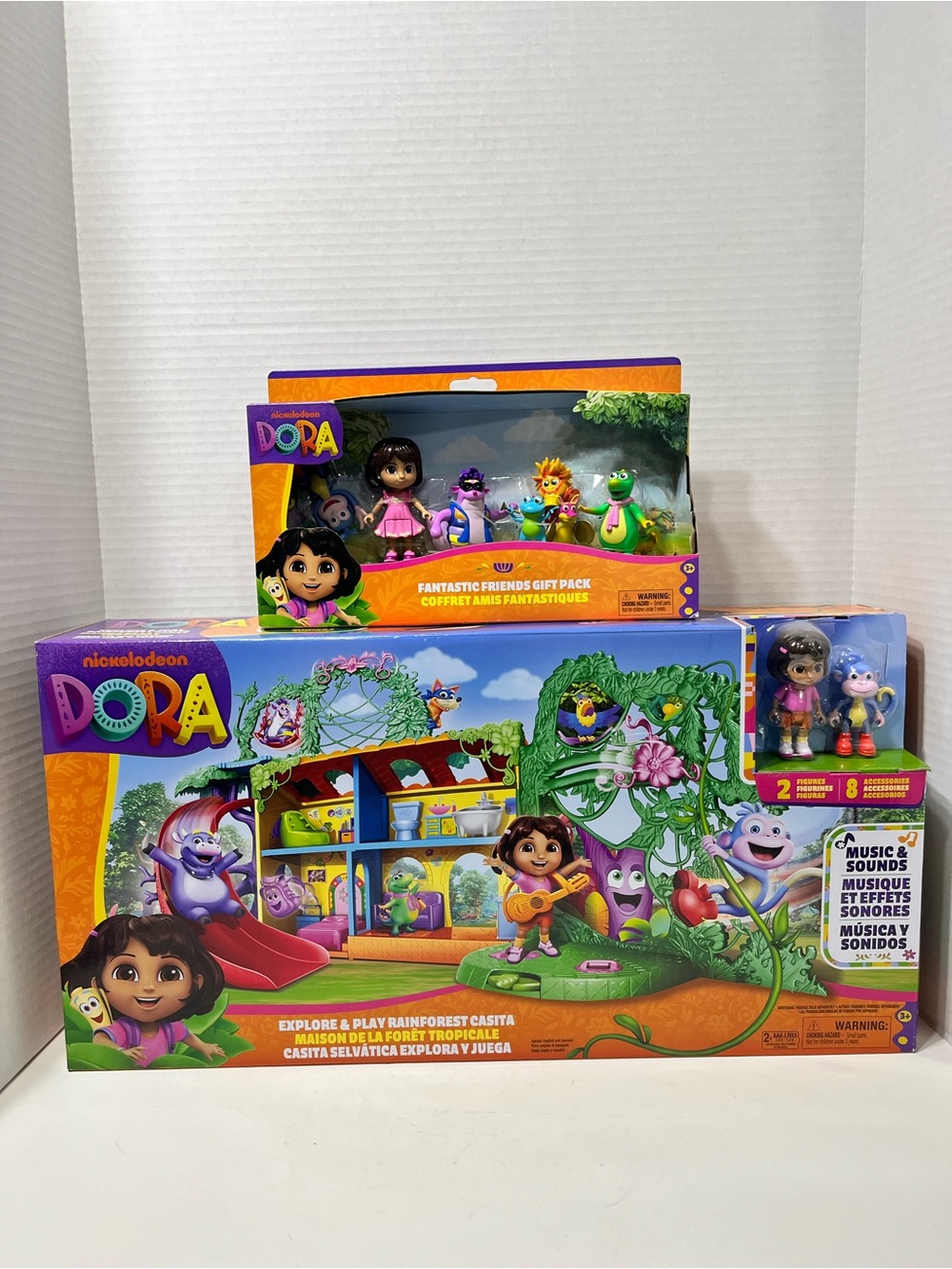 Dora, Explore & Play Rainforest Casita Playset and fantastic friends gift pack